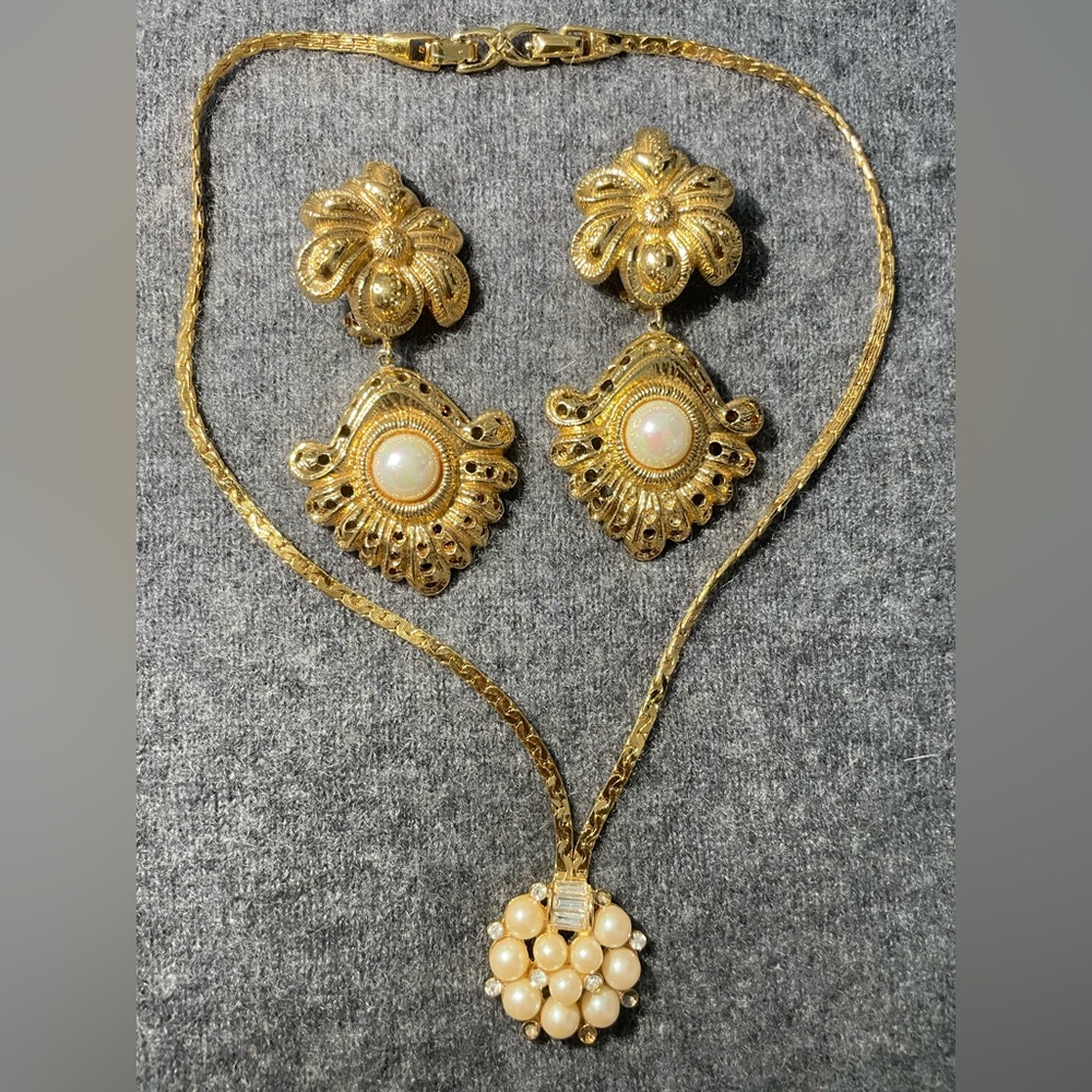 =Vintage 80s=Nina Ricci clip earrings and necklace